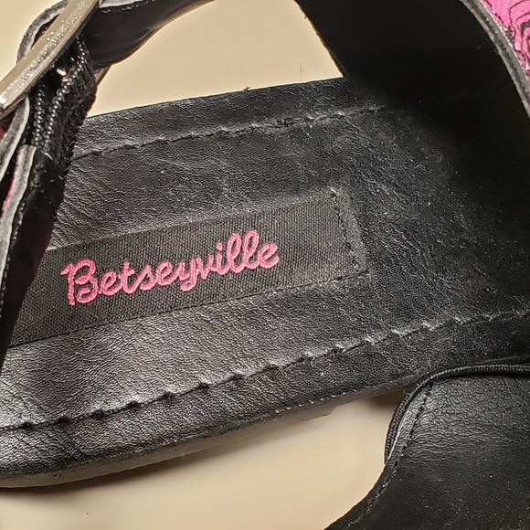 Betsy Johnson floral sandals with chain size 8 - Picture 7 of 9